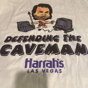 NWOT mens M defending the caveman Harrah’s Las Vegas short sleeve T-shirt unisex